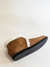 Load image into Gallery viewer, Meryl Unisex slippers - Hello Quality Collection
